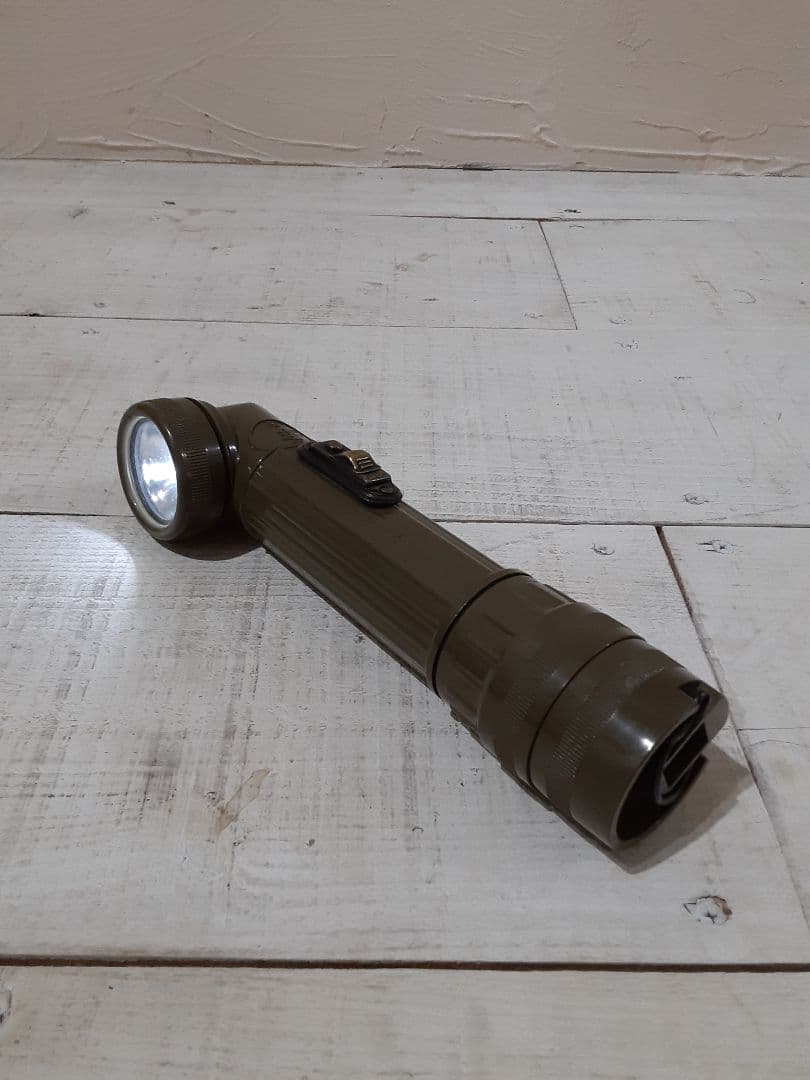 軍用懐中電灯(LED電球に交換してます)